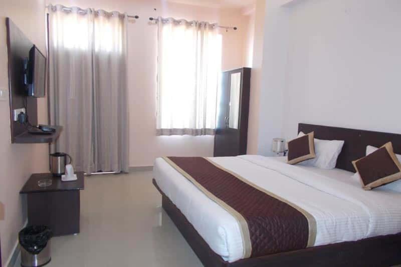 Makrana Raj Hotel Sikar Exterior photo