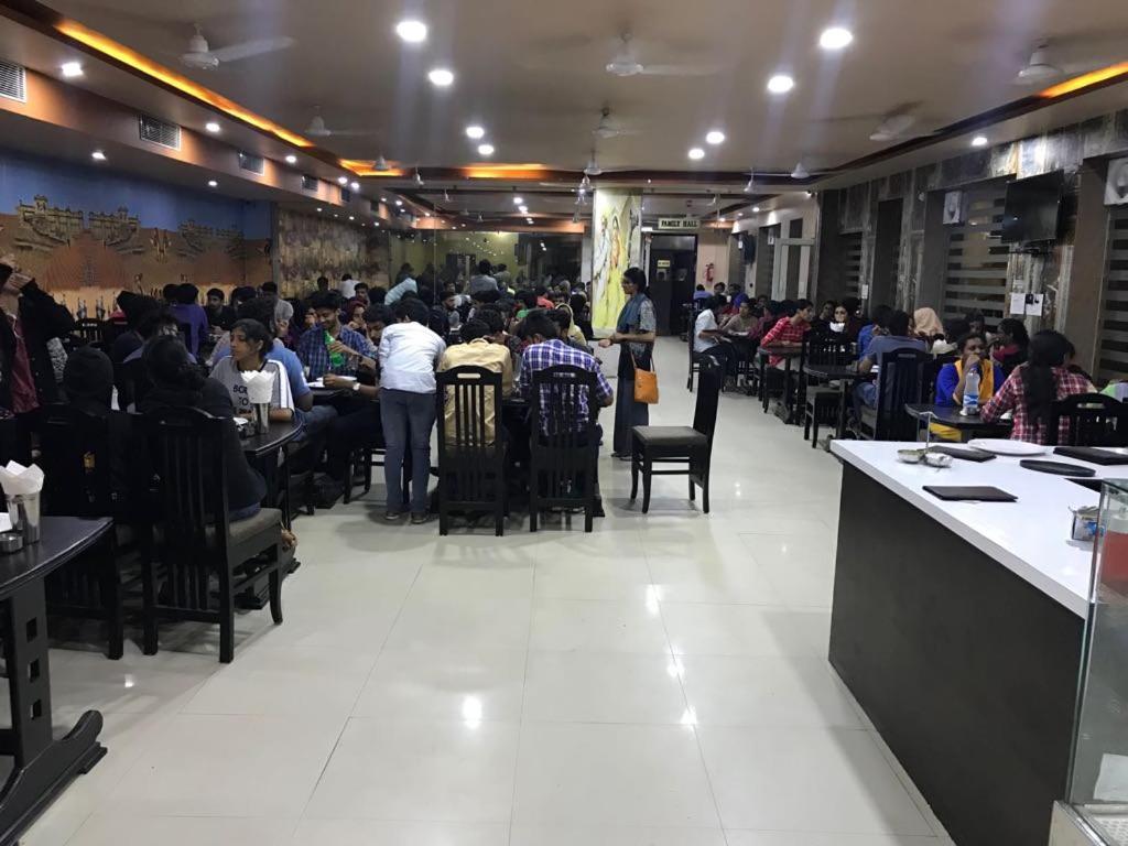Makrana Raj Hotel Sikar Exterior photo
